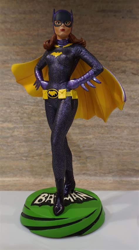 batgirl statue